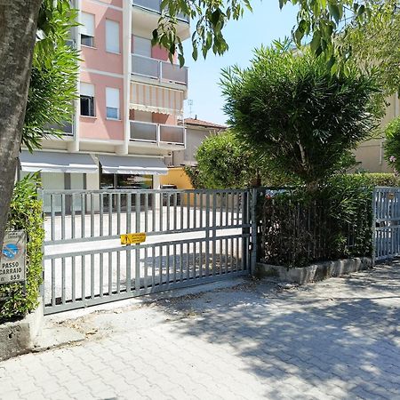 Alpe Mare Apartment Marina Di Carrara Ngoại thất bức ảnh